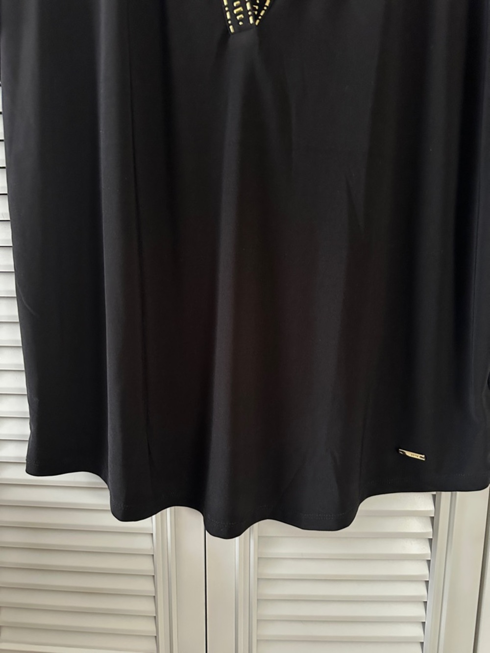 Jones New York Black Gold Embellished V Neck Blouse Size 1X - Picture 3 of 8